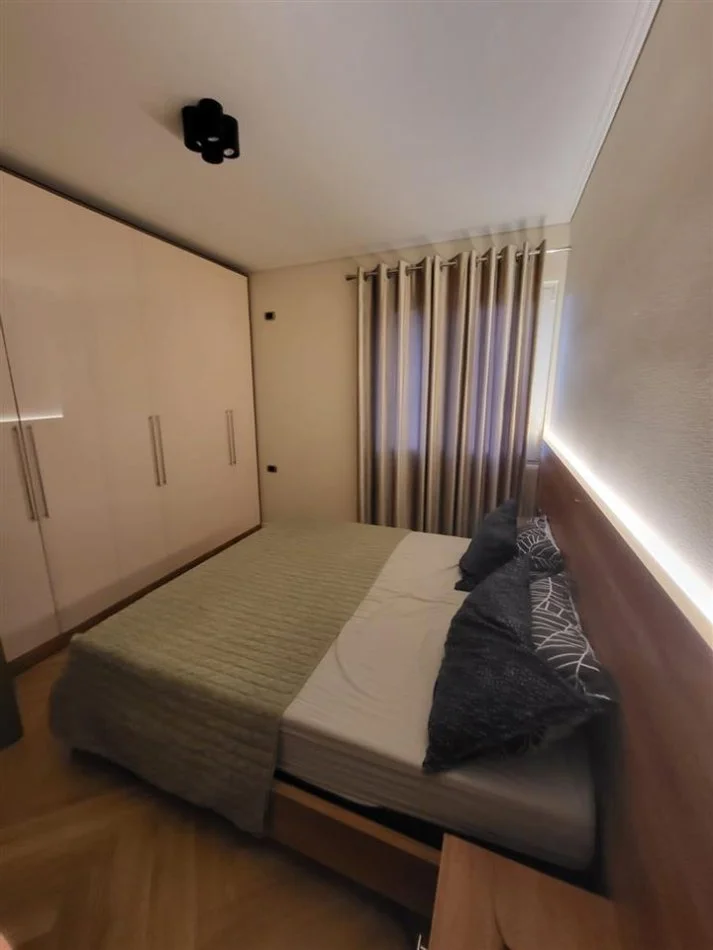 Tirane, jepet me qera apartament 1+1 Kati 8, 65 m² 500 € (Ish Tregu Elektrik)