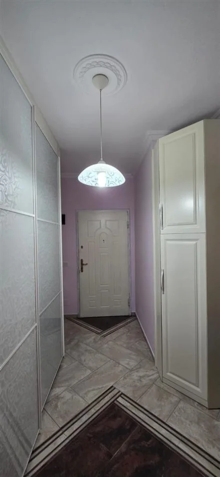 Tirane, jepet me qera apartament 1+1 Kati 3, 65 m² 600 € (Rruga e Durresit)