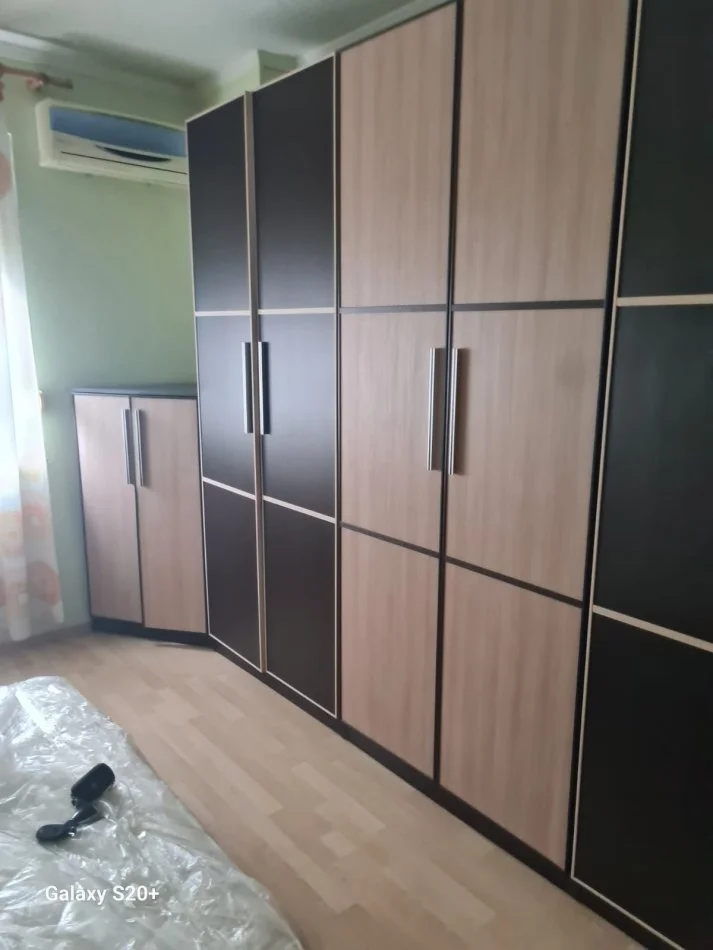 Tirane, jepet me qera Apartament 2+1+Ballkon, Kati 5 me Ashensor, 106 m² 700 € (Rruga Kosovareve, prane Hotel Dinasty)