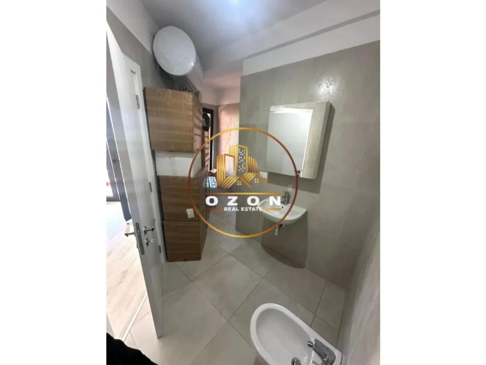 Tirane, jepet me qera apartament 3+1+Ballkon Kati 7, 125 m² 750 € (Rruga e Dibrës)