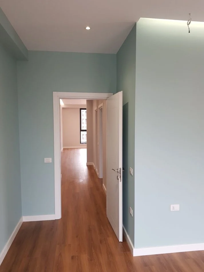 Tirane, jepet me qera per zyre Apartament 2+1+2 Parkingje, Kati 4 pallat i ri me Ashensor, 112 m², 1.000 € (Rruga e Barrikadave)