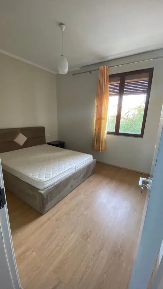 Tirane, jepet me qera apartament 1+1 Kati 2, 60 m² 450 € (Ali Demi, prane Fushes)