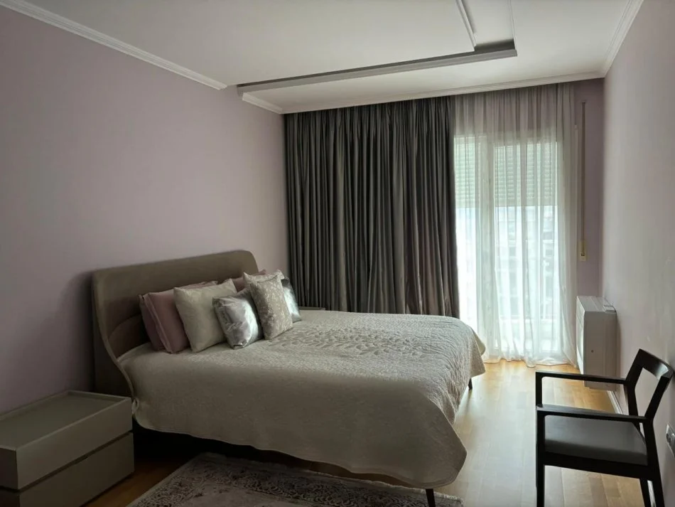 Tirane, shitet apartament 3+1 Kati 5, 172 m² 395.000 € (Kopshti Botanik)