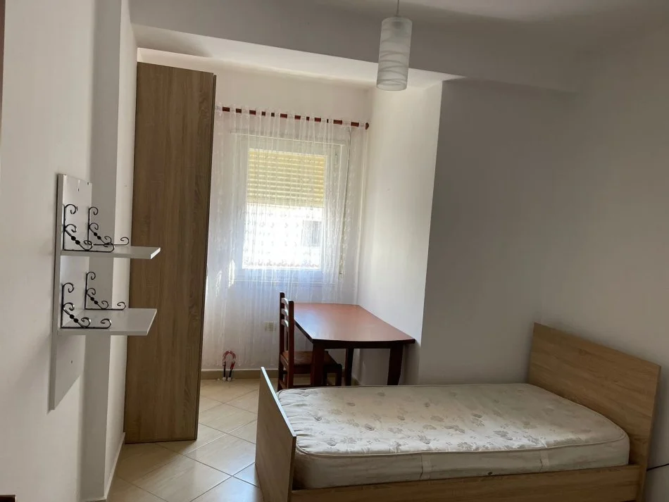 Tirane, jap me qera apartament 2+1+Ballkon Kati 2, 100 m² (Kodra e Diellit)