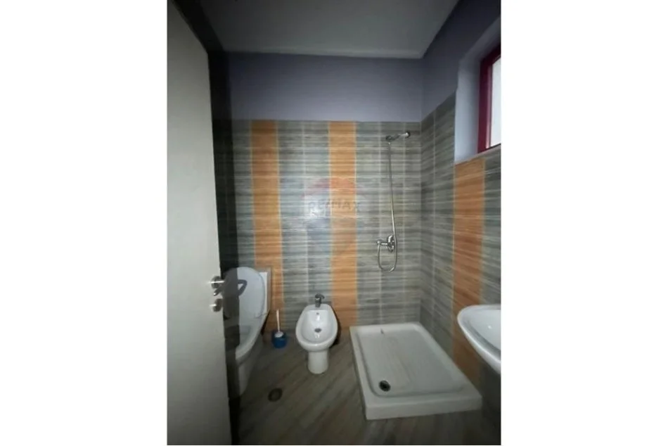 Tirane, jepet me qera apartament 2+1 Kati 3, 90 m² 350 € (Kamez)