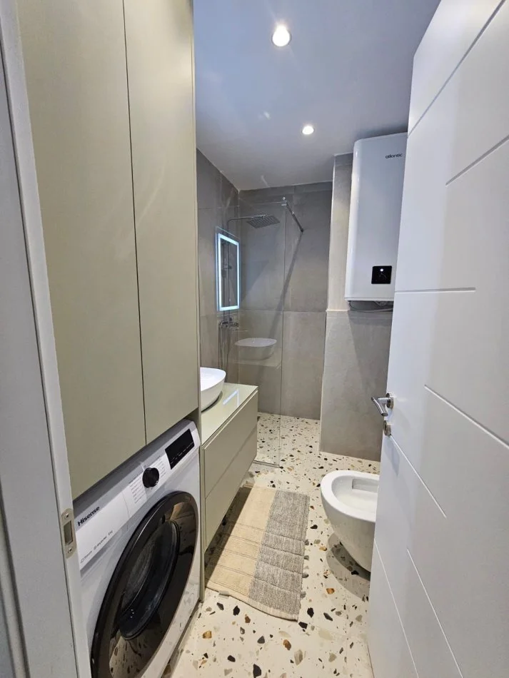 Tirane, jepet me qera apartament 1+1 Kati 6, 72 m² 480 € (Rruga 5 Maji)