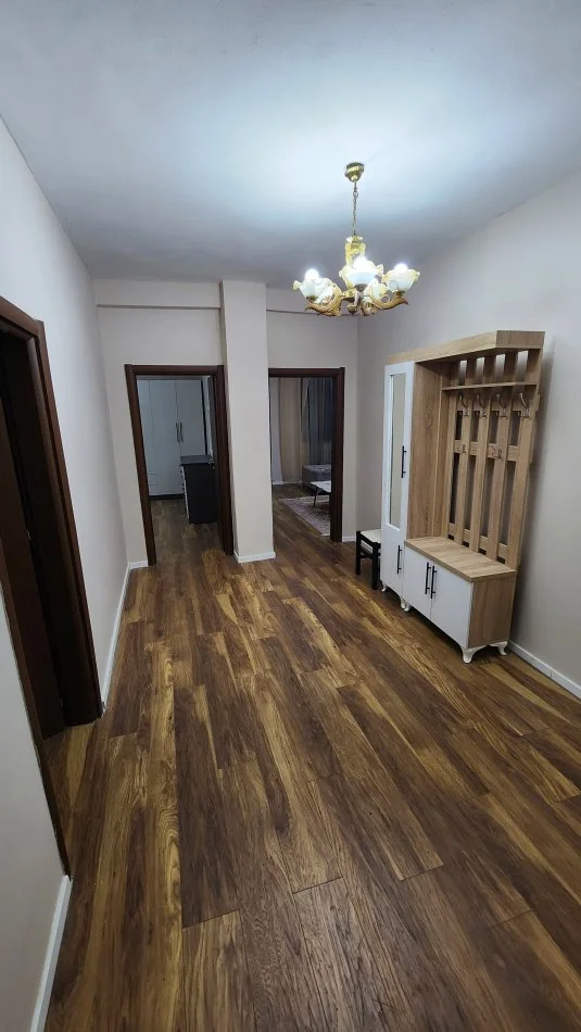 Tirane, jepet me qera apartament 2+1 Kati 4, 105 m² 700 € (Rruga Myslym Shyri)