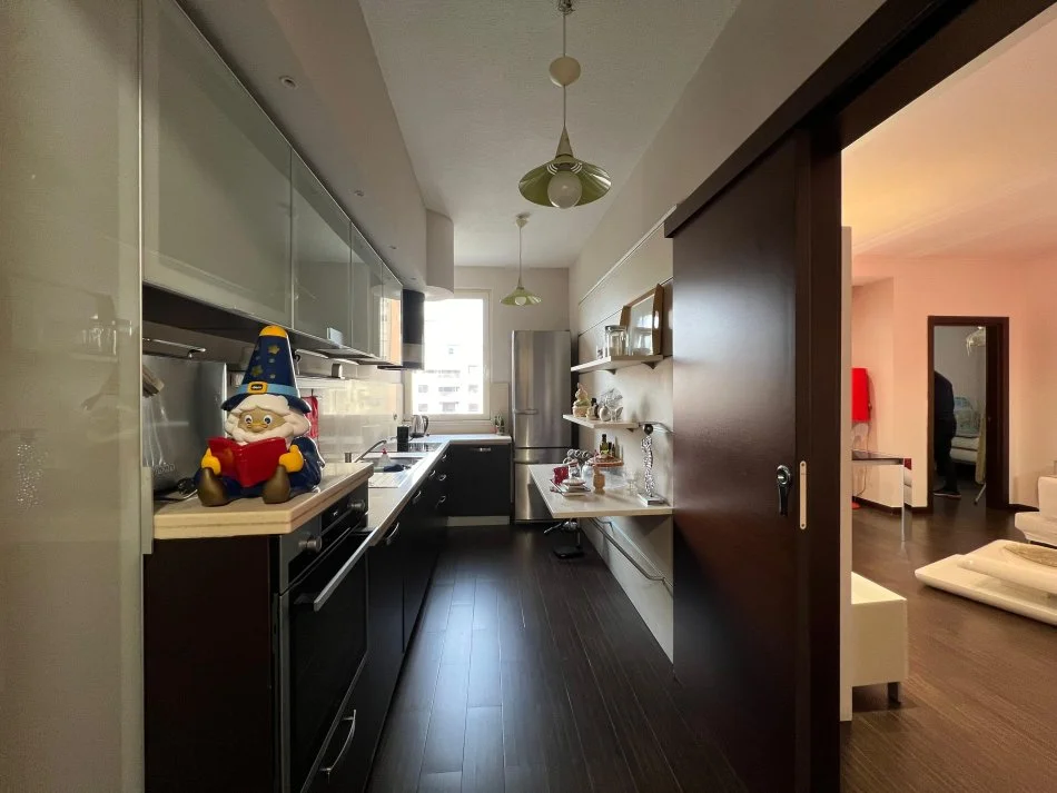 Tirane, jepet me qera apartament 2+1+Aneks+Ballkon Kati 9, 107 m² 900 € (Kompleksi Panorama)