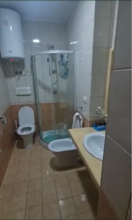 Tirane, jepet me qera apartament 1+1 Kati 4, 70 m² 580 € (Rruga e Elbasanit)