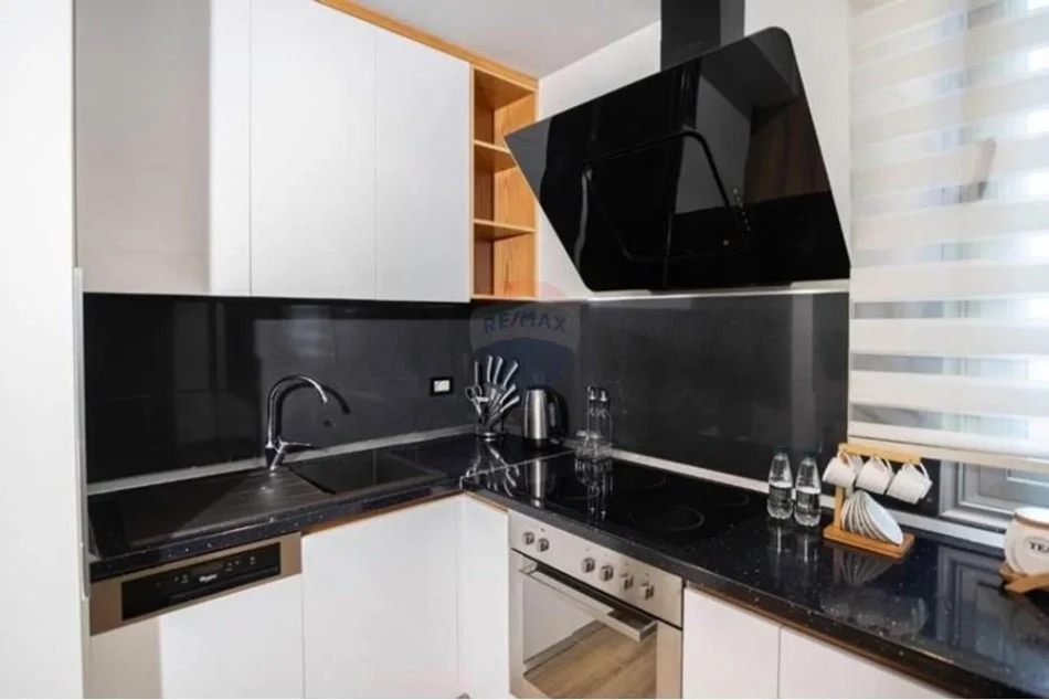 Tirane, jepet me qera apartament 2+1 Kati 4, 122 m² 1.500 € (Kompleksi Nobis)