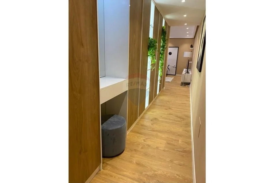 Tirane, jepet me qera apartament 2+1 Kati 8, 122 m² 1.500 € (Kompleksi Nobis)