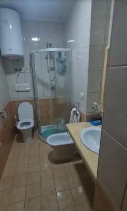 Tirane, jepet me qera apartament 1+1+Ballkon Kati 5, 70 m² 580 € (Rruga e Elbasanit)