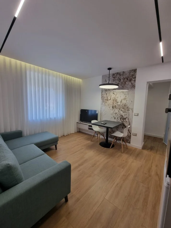Tirane, shiten Dy Apartamente 1+1+Ballkon, Kati 2 pallat ekzistues, 79 m², 195.000 € e diskutueshme (Rruga Petro Marko perballe Harry Fultz, Tirane)