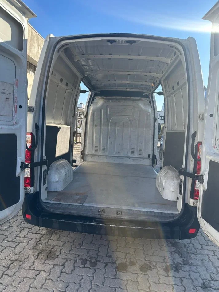 Durres, shitet Furgon RENAULT MASTER Nafte, e bardhë manuale Kondicioner 318.500 km, 11000 EURO