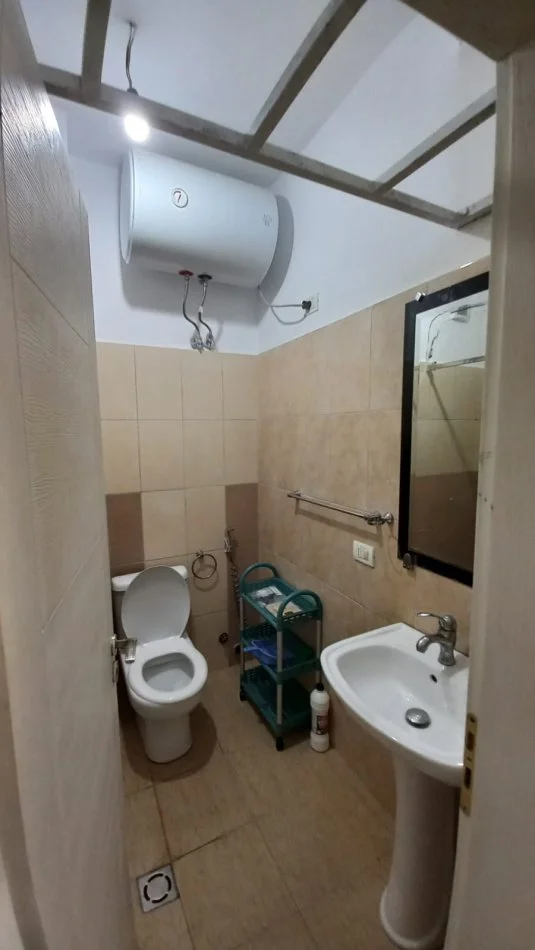 Tirane, jepet me qera apartament 2+1+Ballkon Kati 3, 85 m² 350 € (Prane Bar Oslo, Astir)