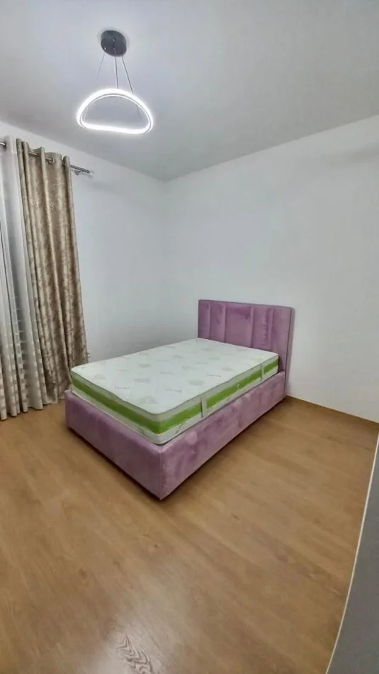 Tirane, jepet me qera apartament 2+1+Ballkon Kati 2, 95 m² 1.100 € (Liqeni i Thate)