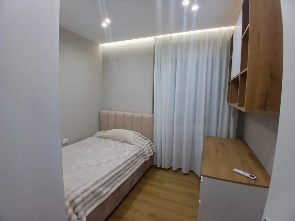 Tirane, jap me qera apartament 2+1+Ballkon Kati 1, 78 m² 650 € (Fusha e Aviacionit)