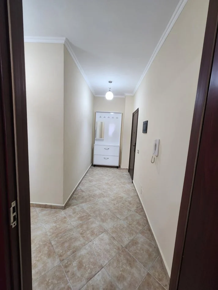 Tirane, jepet me qera apartament 1+1+Ballkon Kati 4, 60 m² 400 € (Astir)