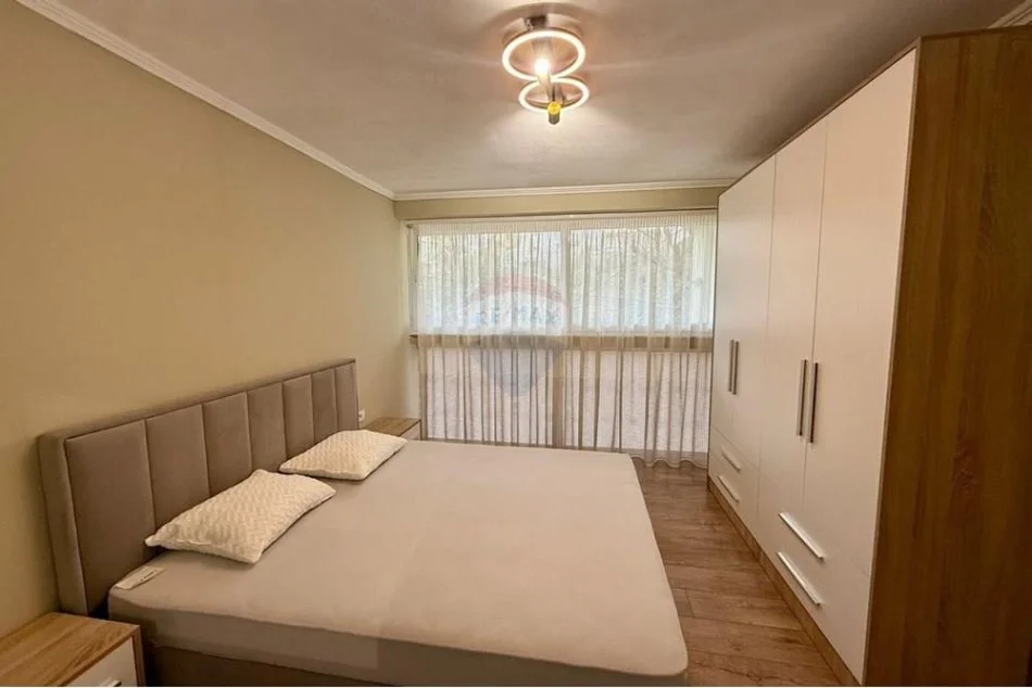 Tirane, jepet me qera apartament duplex 3+1 Kati 1, 175 m² 550 € (Fresk)