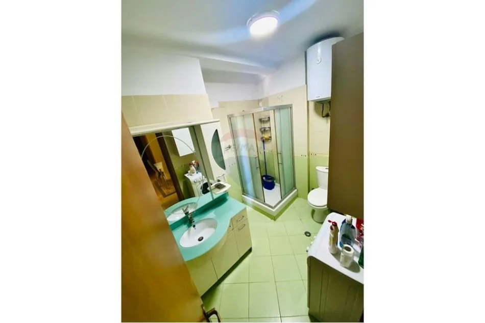 Tirane, jepet me qera 1+1 Kati 0, 65 m² 400 € (Kristal Center)