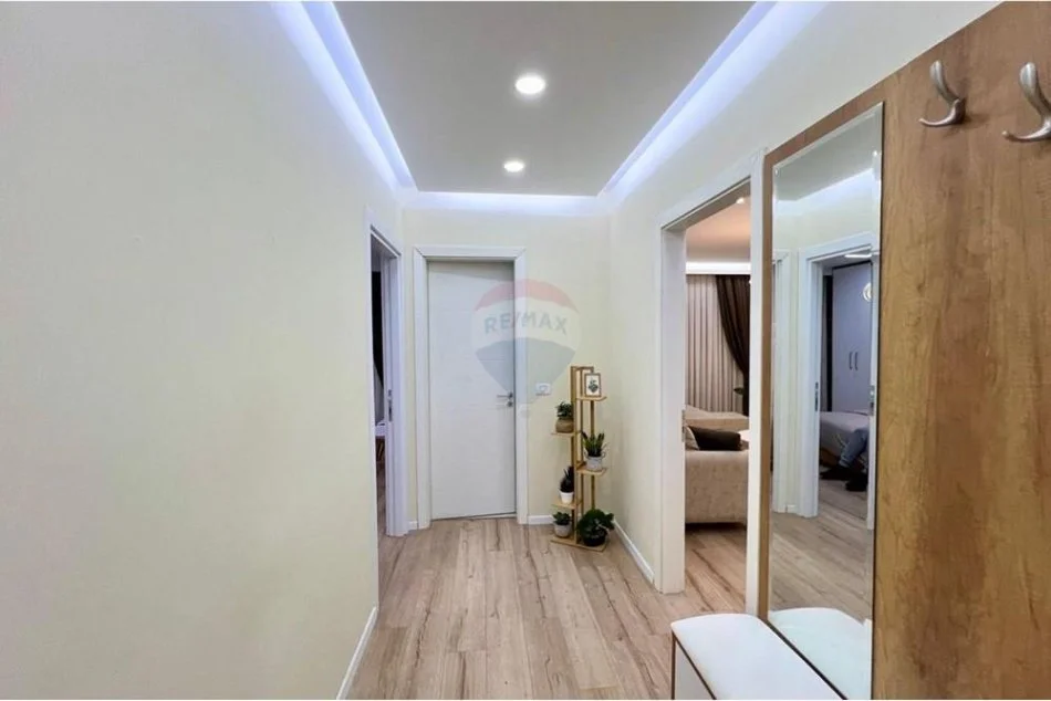 Tirane, jepet me qera apartament 1+1 Kati 3, 68 m² 450 € (Shkoze)