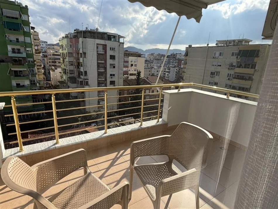 Tirane, jap me qera apartament 1+1+Ballkon Kati 6, 80 m² 730 € (Bllok)