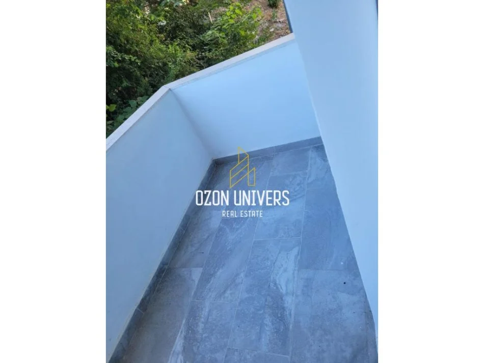 Tirane, jepet me qera apartament 1+1+Ballkon Kati 4, 400 m² 400 € (Kopshti Botanik)