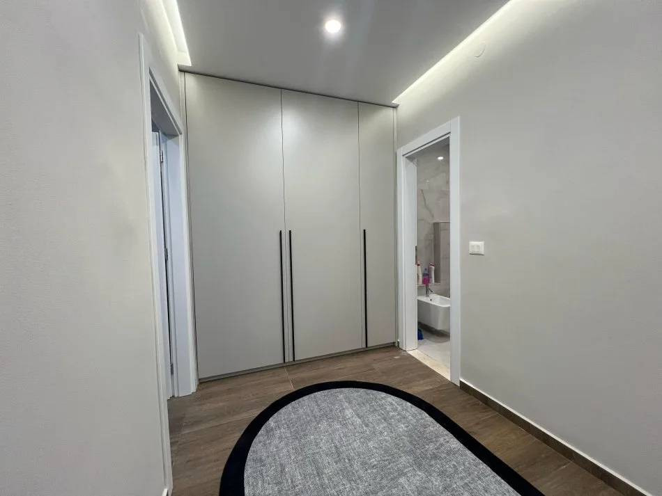 Tirane, jepet me qera apartament 1+1+Ballkon Kati 1, 60 m² 500 € (Ish Parku Autobuzave)