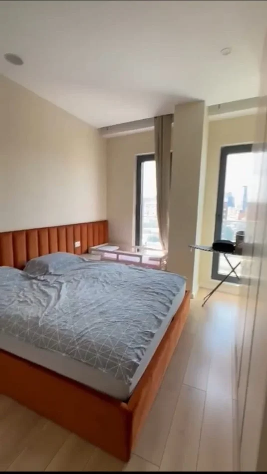 Tirane, jepet me qera apartament 1+1+Ballkon Kati 7, 70 m² 650 € (Shkolla e Kuqe, Rruga Qemal Stafa)