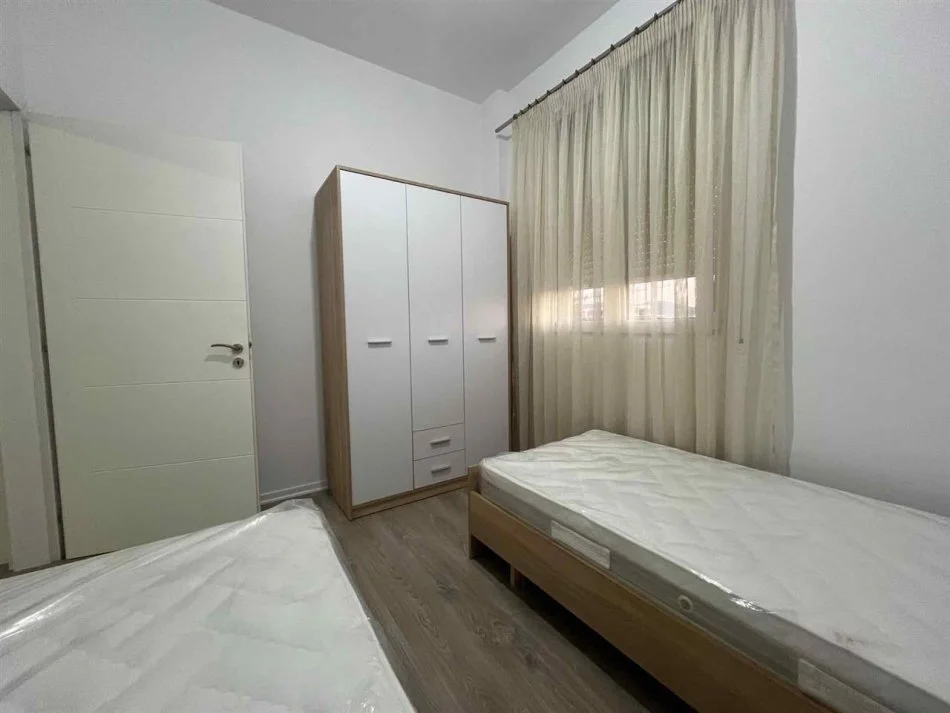 Tirane, jap me qera apartament 3+1+Ballkon Kati 9, 97 m² (Fusha e Aviacionit, afer shkolles Dhora Leka)