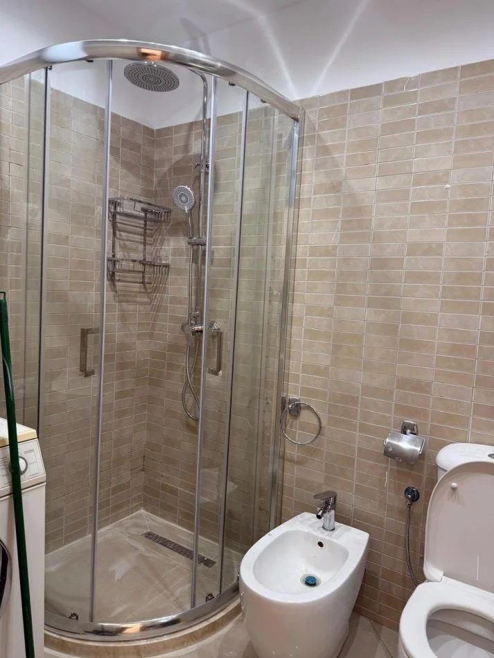 Tirane, jepet me qera apartament 2+1 Kati 5, 90 m² 600 € (Rruga e Kavajes)