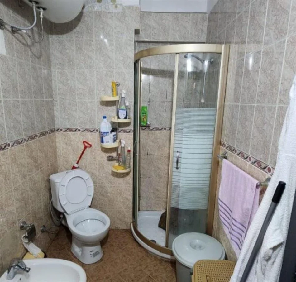 Tirane, jap me qera apartament 1+1 Kati 3, 45 m² (pas Kompleksit Square 21)