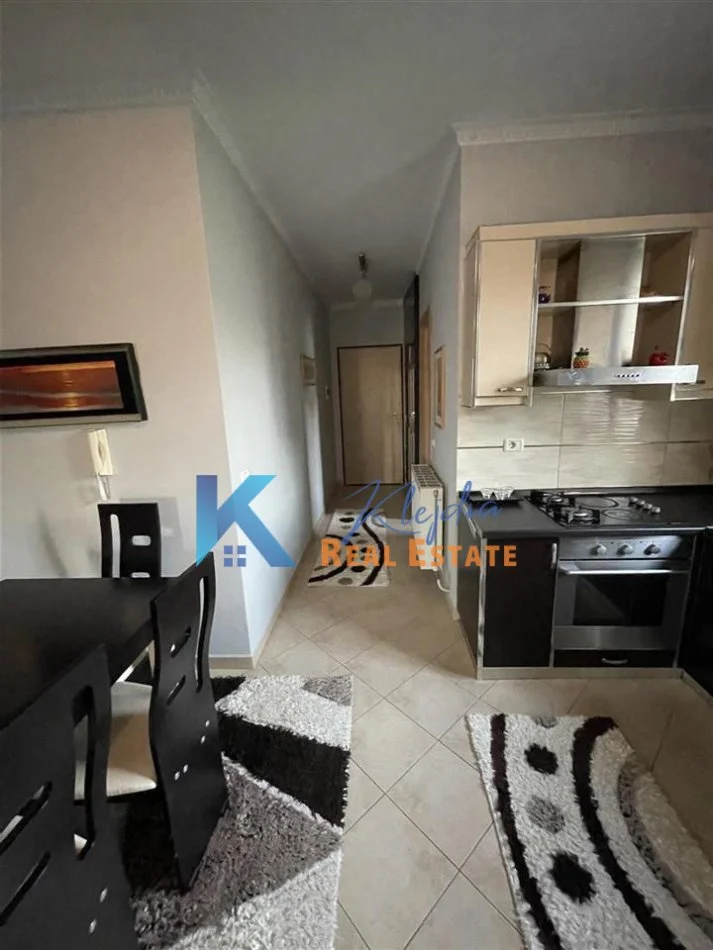 Tirane, jap me qera apartament 2+1+Ballkon , 700 € (Kodra e Diellit)