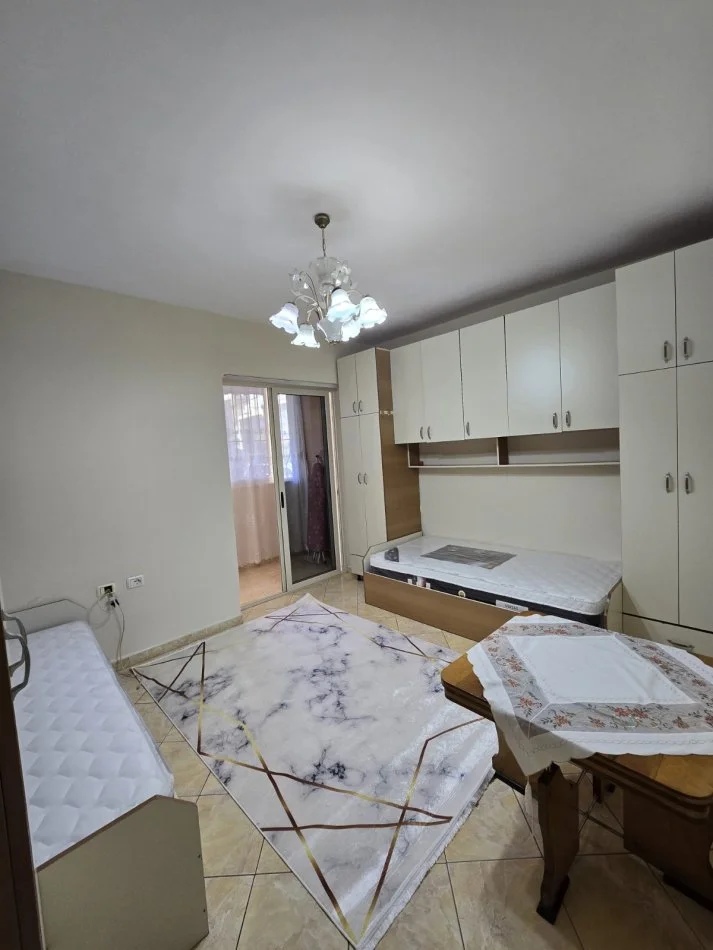 Tirane, jepet me qera apartament 2+1 Kati 1, 90 m² 550 € (Rruga e Elbasanit)
