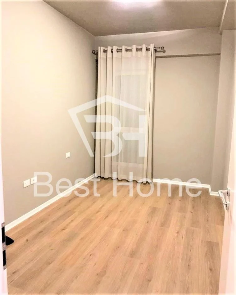 Tirane, jepet me qera apartament 2+1+Ballkon Kati 5, 100 m² 700 € (21 Dhjetori, Kompleksi Kontakt)