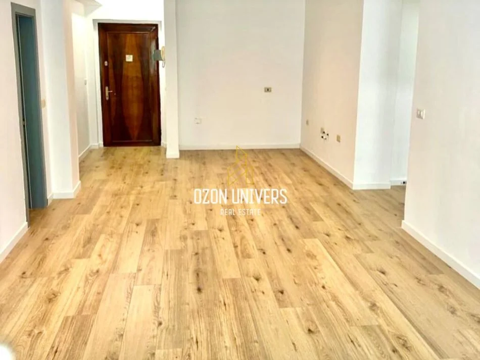 Tirane, jepet me qera zyre Kati 4, 120 m² 1.200 € (Blloku)