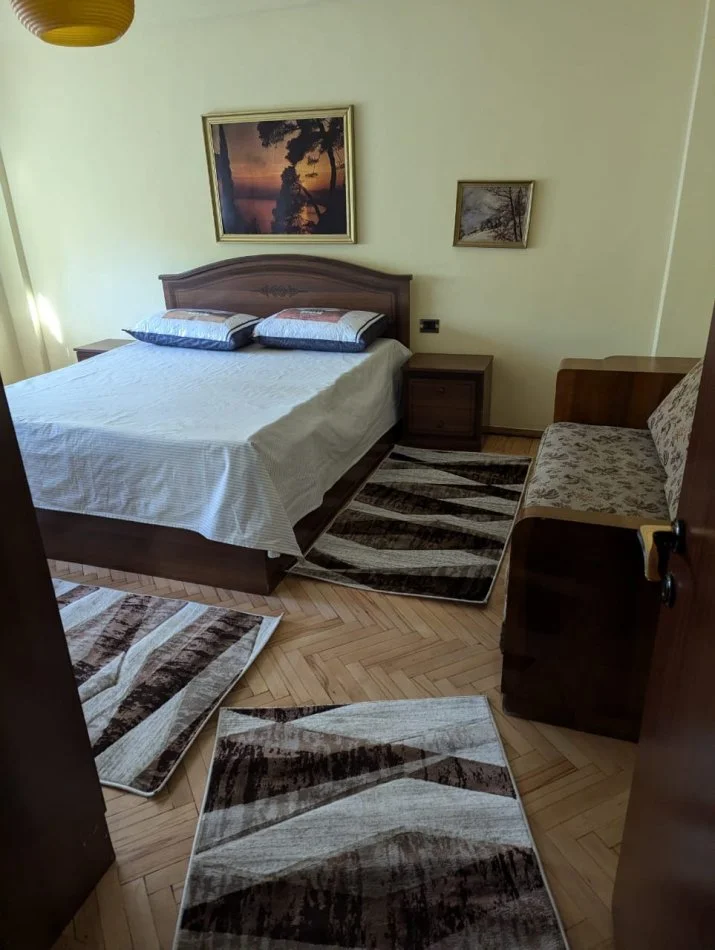 Tirane, jap me qera apartament 2+1 Kati 3, 80 m² 500 € (Qender)