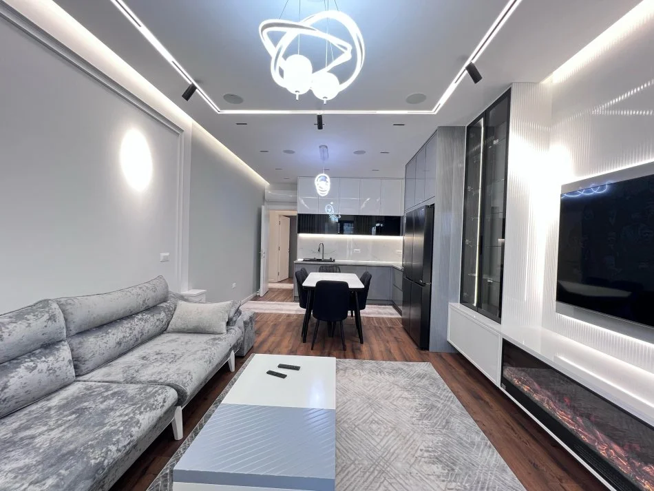 Tirane, jepet me qera 2+1 , (Farmacia 10)