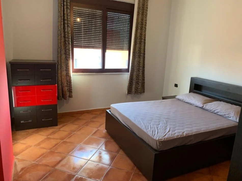 Tirane, jepet me qera apartament 1+1+Ballkon Kati 8, 70 m² 500 € (Kompleksi Panorama)