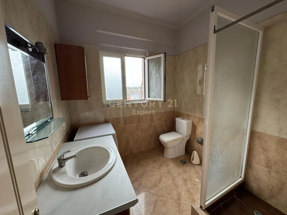 Tirane, jepet me qera apartament 2+1+Ballkon Kati 2, 95 m² 370 € (KODRA E PRIFTIT)