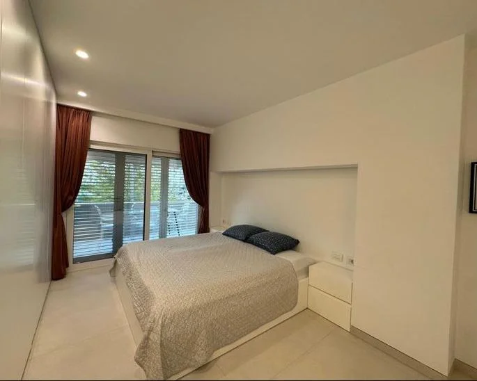 Tirane, shitet apartament 2+1+Aneks+Ballkon Kati 1, 116 m² 270.000 € (Liqeni i Thate)