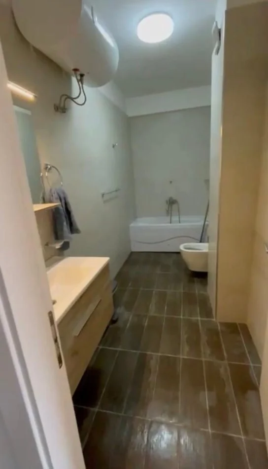 Tirane, jepet me qera apartament 1+1 Kati 8, 91 m² 1.000 € (Myslym Shyri)