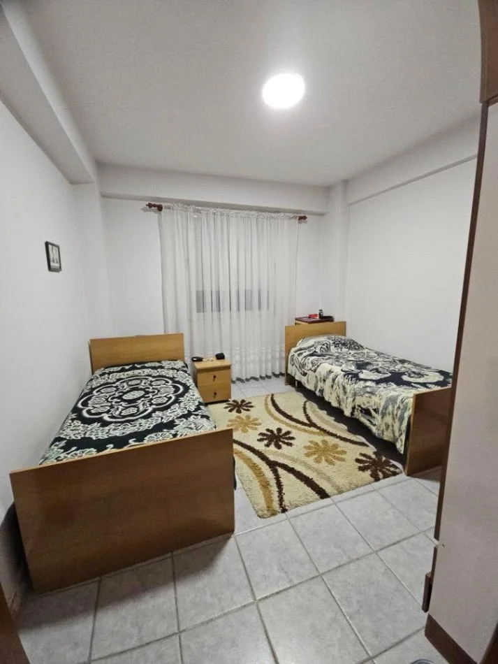 Tirane, jepet me qera apartament 3+1 Kati 8, 144 m² 700 € (Rruga Fortuzi)