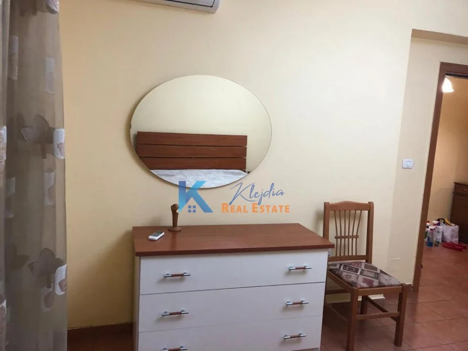 Tirane, jap me qera apartament 1+1+Ballkon Kati 6, 75 m² 500 € (1+1 te Ish Parku i Autobuzave)