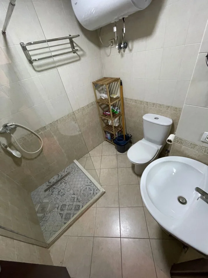 Tirane, jap me qera apartament 2+1+Ballkon Kati 5, 63 m²  (21 Dhjetori, afer Mozaikut)