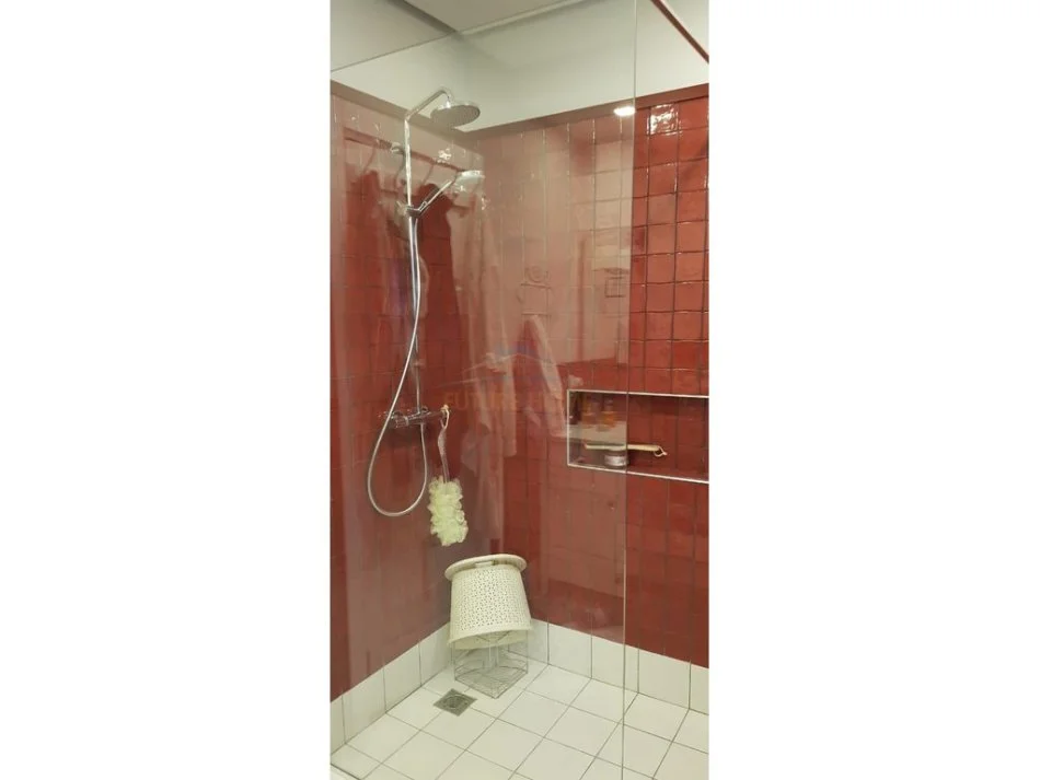 Tirane, jepet me qera apartament 3+1+Aneks+Ballkon Kati 5, 133 m² 1.200 € (kodra e diellit 2)