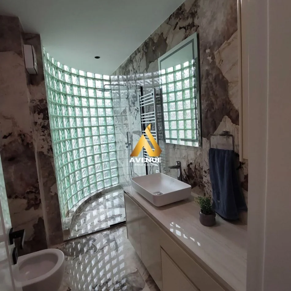 Tirane, jepet me qera apartament 2+1+Aneks+Ballkon Kati 6, 150 m² 2.000 € (vaso pasha)