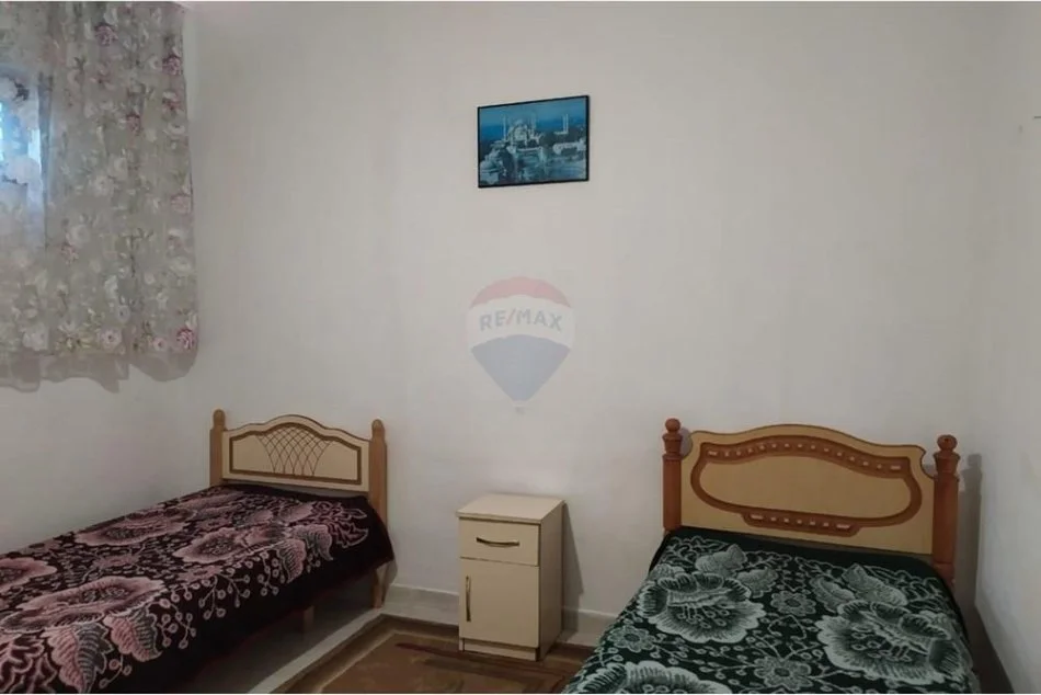Tirane, jepet me qera apartament 2+1 Kati 1, 150 m² 300 € (Irfan Tomini)