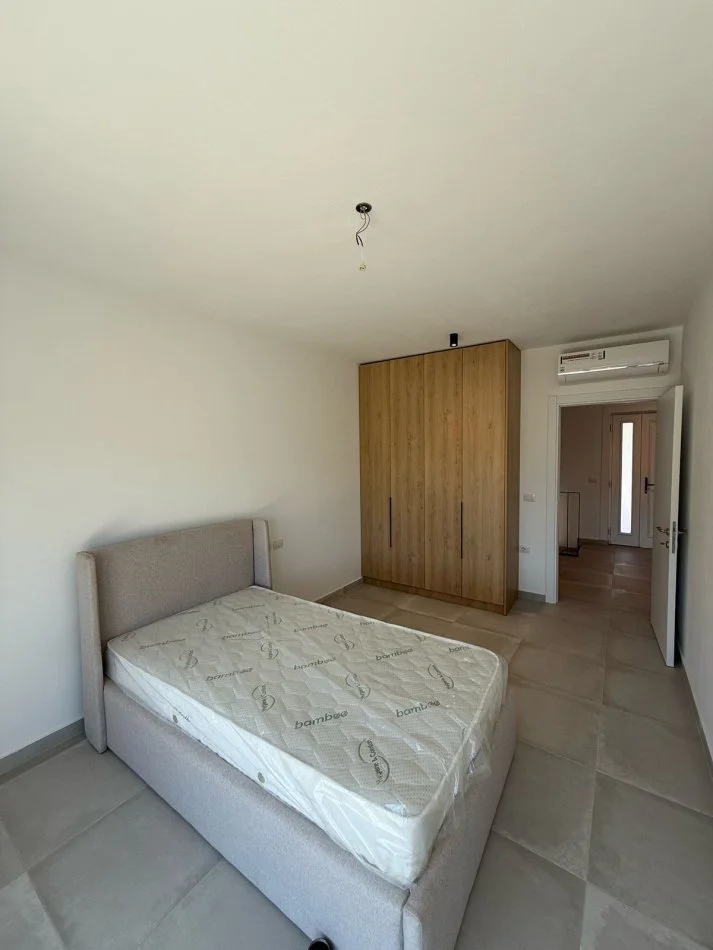 Tirane, jepet me qera apartament 3+1 Kati 0, 220 m² 2.000 € (Rezidenca Olive Grove)