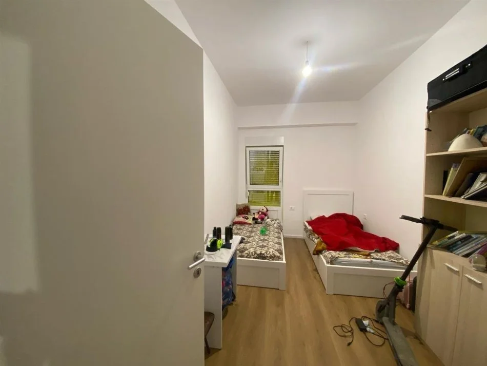Tirane, jap me qera apartament 2+1+Ballkon Kati 2, 93 m² 450 € (Ali Demi, kompleksi Kaimi)